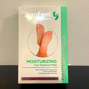 NWT - Clean Feet by Spascriptions moisturizing door treatment mask.